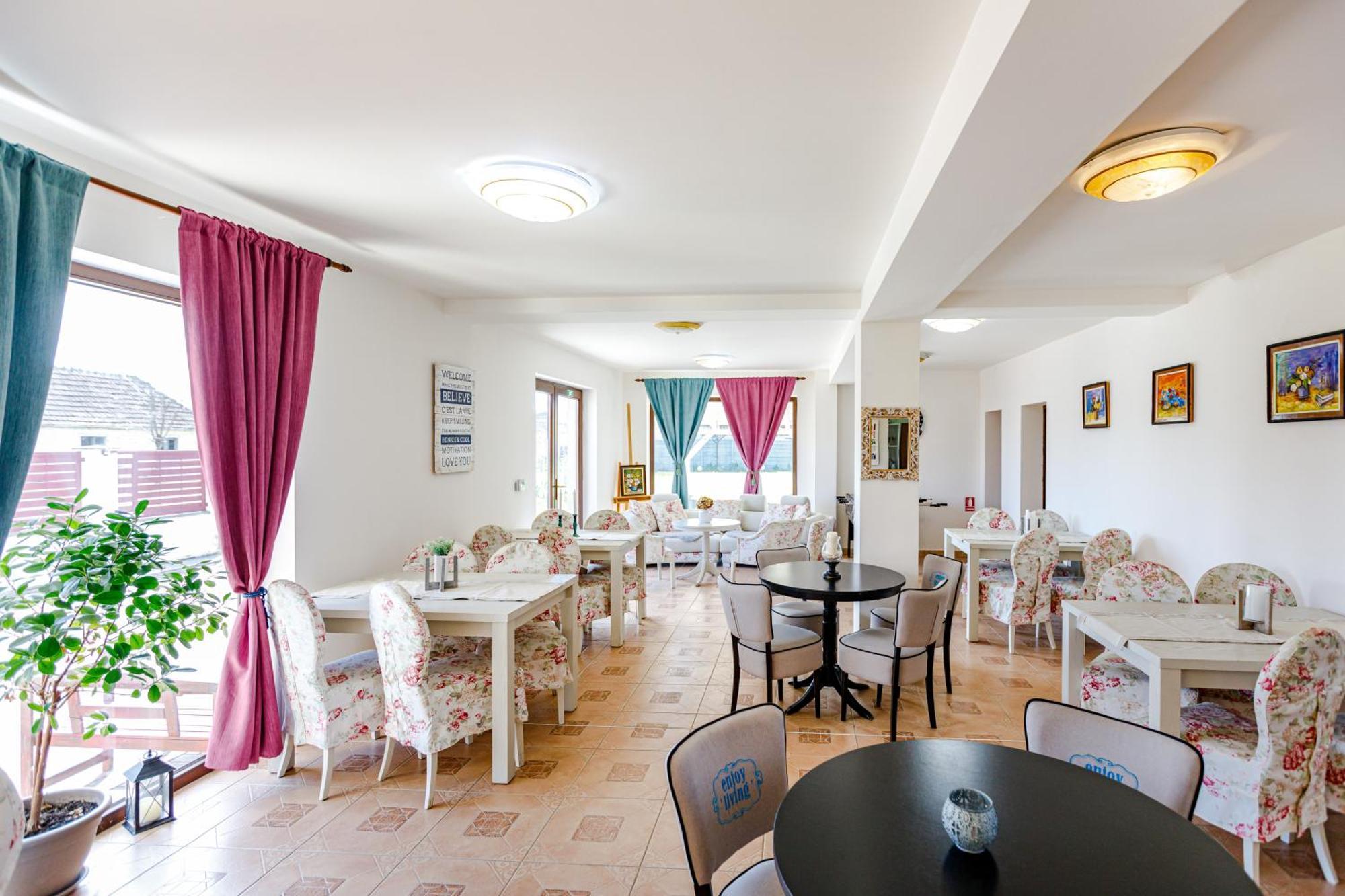 Hotel Wings Gasthaus Timişoara Exterior foto